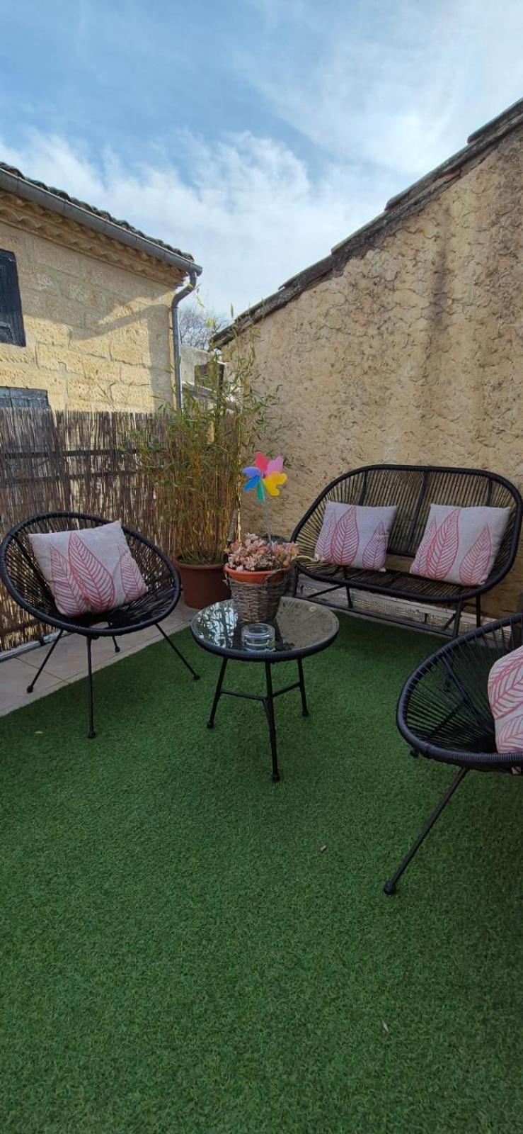 Proche D'Uzes La Terrasse Du Soleil Levant Collias Екстериор снимка