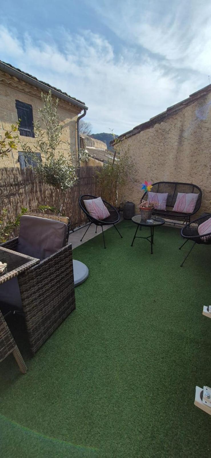 Proche D'Uzes La Terrasse Du Soleil Levant Collias Екстериор снимка