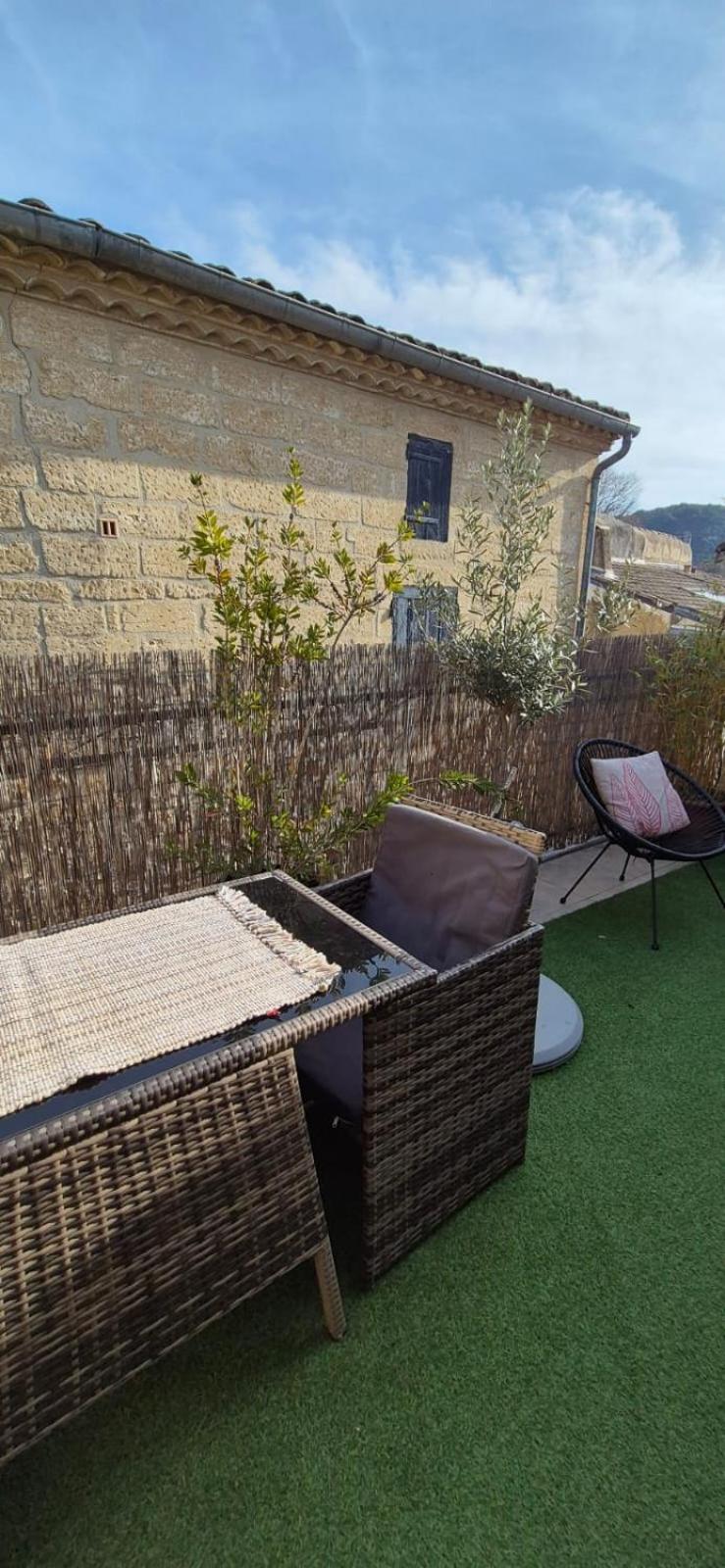 Proche D'Uzes La Terrasse Du Soleil Levant Collias Екстериор снимка